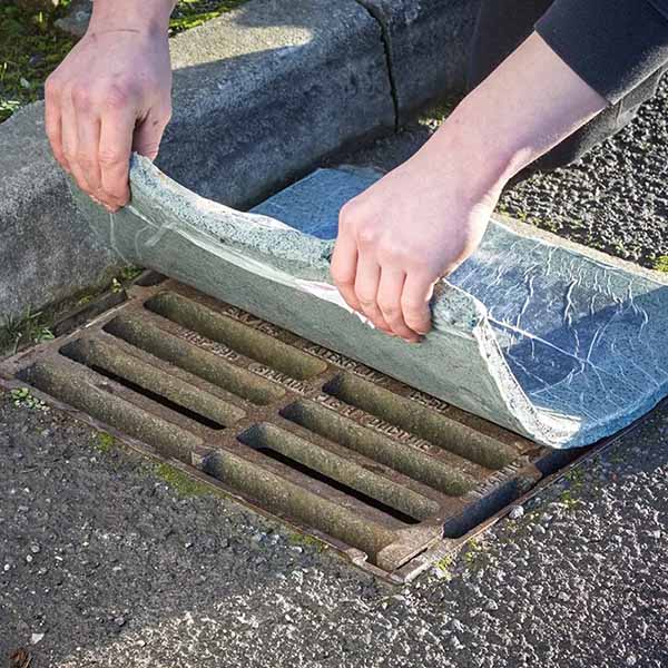 Ecospill Bentonite Clay Drain Mat 65cm x 45cm Emergency Spill Protection